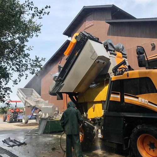 Cleaning Harvester